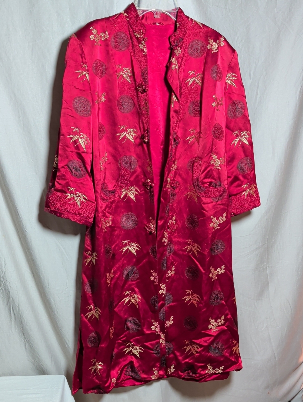 Silk-Feel Red Embroidered Kimono Robe Elegant Asian Inspired Overcoat